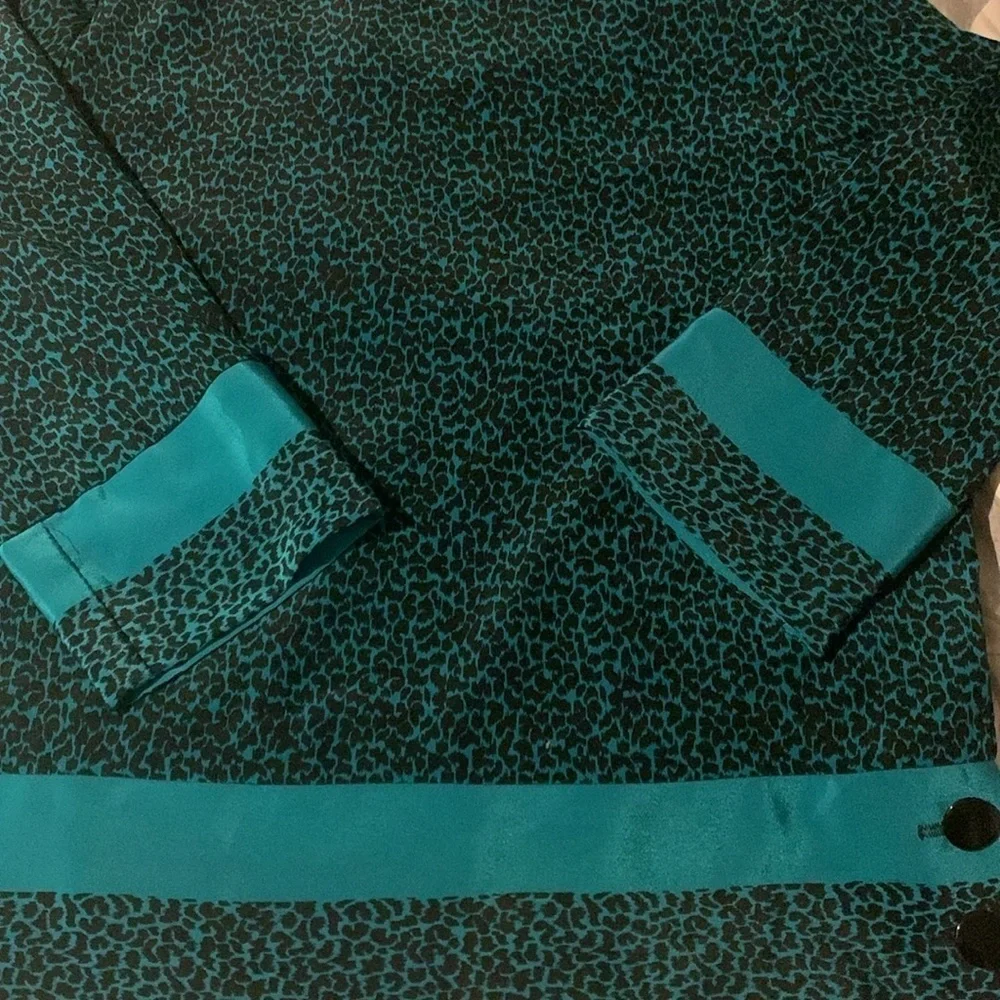 1970s Vintage Lady Carol Petites of NY 2 piece skirt set blue leopard silk small - Picture 4 of 9